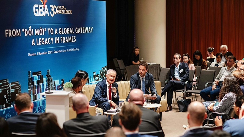 Escena del conversatorio. (Foto: Nhan Dan)