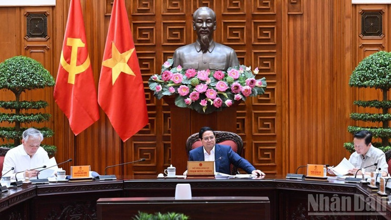 El primer ministro de Vietnam, Pham Minh Chinh, interviene en la reunión. (Foto: Nhan Dan)
