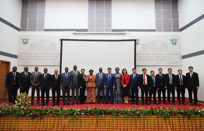 Los delegados en el seminario "Política económica y cooperación entre Vietnam y Costa de Marfil", celebrado el 10 de julio de 2025. (Foto: VNA)