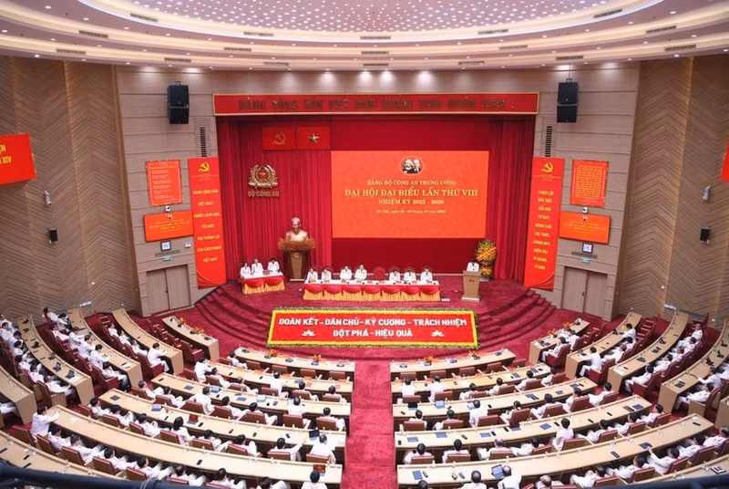 En la ceremonia de clausura de la asamblea. (Foto: VNA)