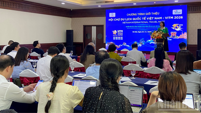 Vista de la reunión celebrada la víspera para informar sobre el evento. (Foto: Nhan Dan)