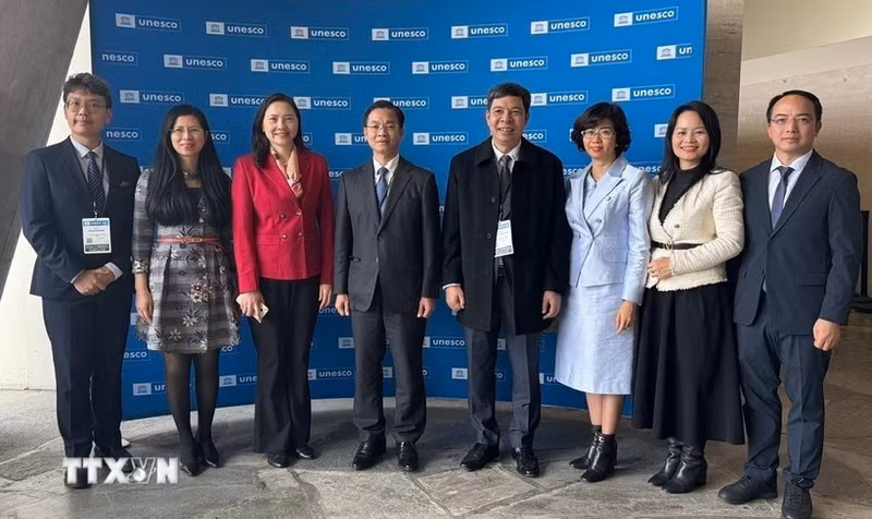 La delegación de Vietnam en la reunión 222 de la Unesco. (Foto: VNA)