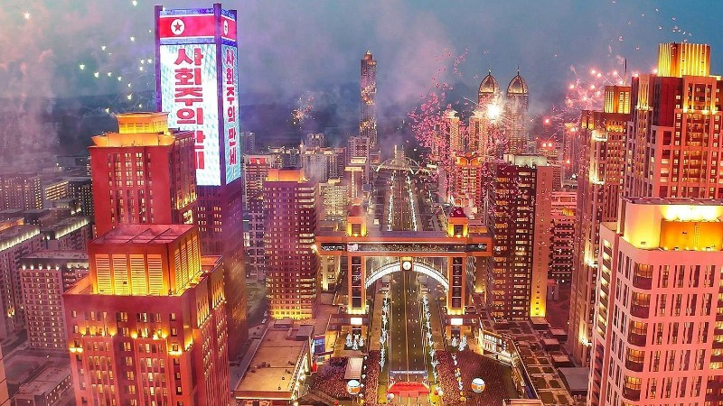Inauguración de 10 mil viviendas incluidas en la tercera fase del plan de edificación de 50 mil casas en Pyongyang, República Popular Democrática de Corea, el 16 de abril de 2025. (Foto: Yonhap/VNA)