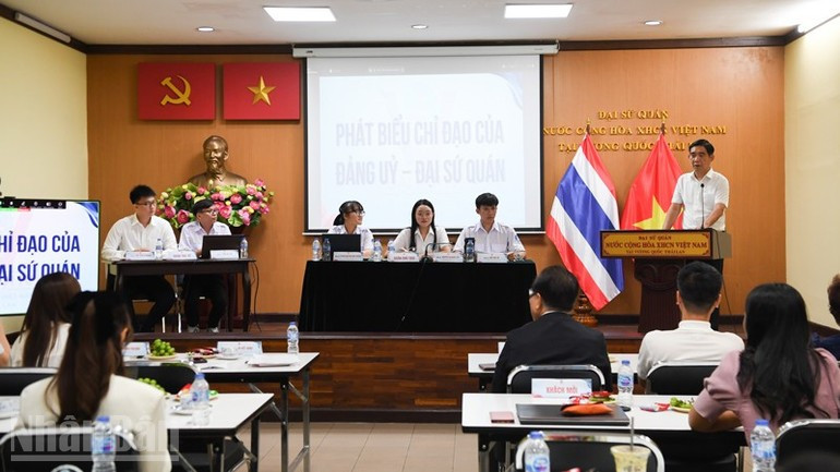 El embajador de Vietnam en Tailandia, Pham Viet Hung, interviene en el congreso. (Fotografía: Nhan Dan)