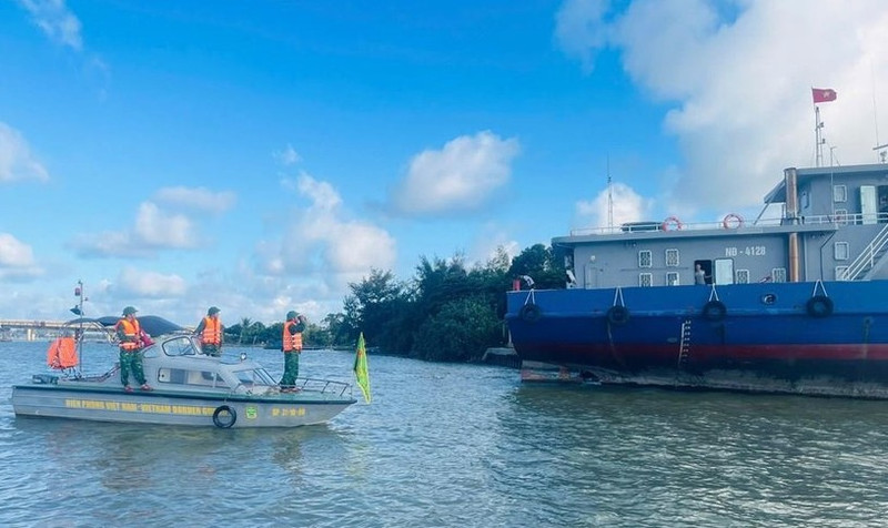 Las autoridades piden a los barcos que atraquen en tierra para refugiarse de la tormenta Fengshen. (Foto: VNA)