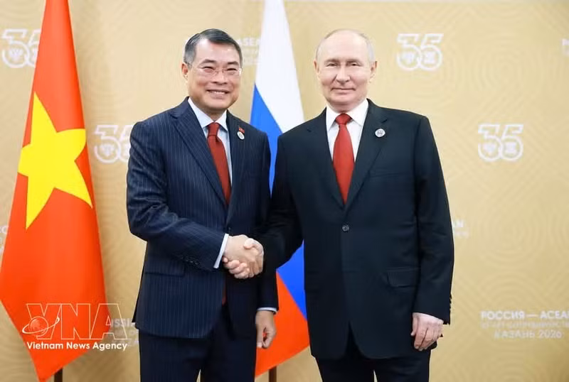 El primer ministro de Vietnam, Le Minh Hung, y el presidente de Rusia, Vladímir Putin. (Foto: VNA)