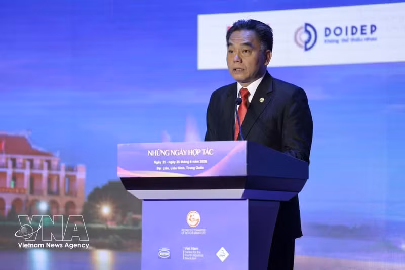 Nguyen Loc Ha, vicepresidente permanente del Comité Popular de Ciudad Ho Chi Minh, habla en la cita. (Foto: VNA)