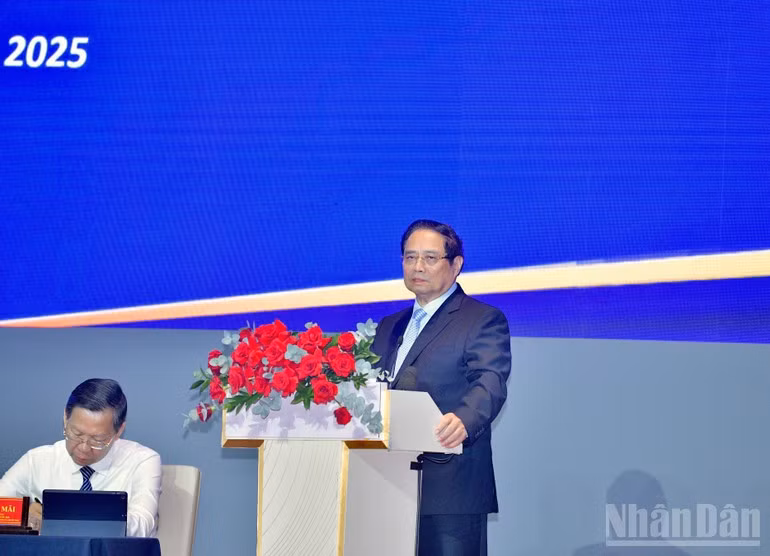 El primer ministro de Vietnam, Pham Minh Chinh, habla en la conferencia. (Foto: Nhan Dan)