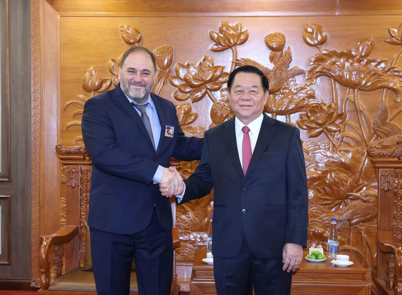 El miembro del Buró Político y del Secretariado del Comité Central del Partido Comunista de Vietnam y jefe de su Comisión de Propaganda y Movilización de Masas, Nguyen Trong Nghia, y Guillermo Rehermann Armesto, secretario del Comité Central encargado de la organización y la política de cuadros del Partido Comunista de Uruguay. (Foto: VNA)