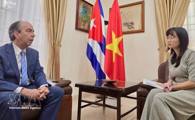 El embajador de Cuba en Vietnam, Rogelio Polanco Fuentes, en la entrevista con la VNA. (Foto: VNA)