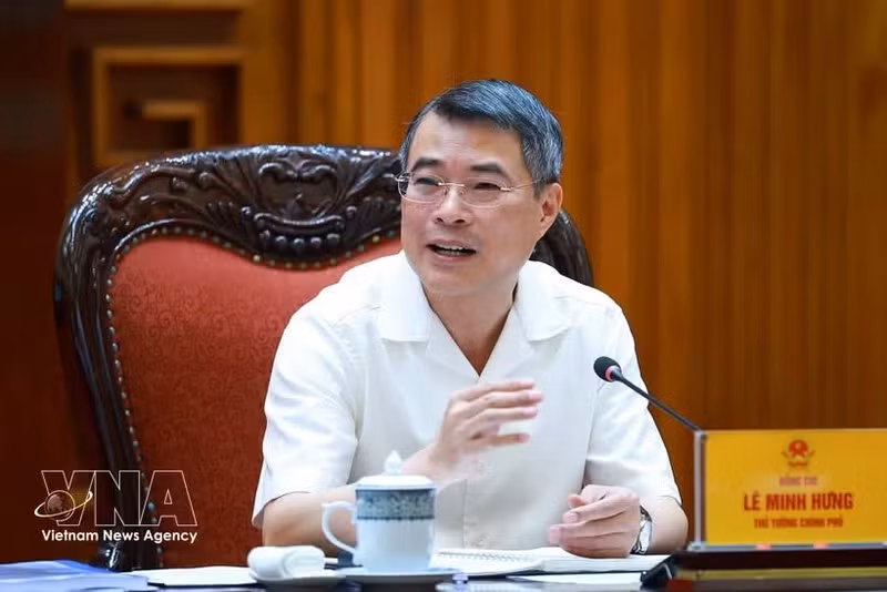 El primer ministro de Vietnam, Le Minh Hung, habla en la sesión. (Foto: VNA)