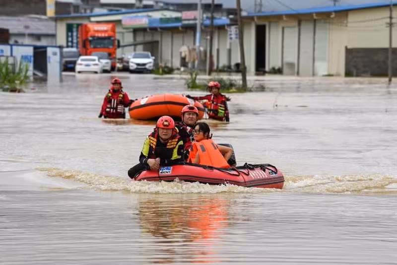 Fuertes lluvias, inundaciones, tornados y deslizamientos de tierra han provocado recientemente graves daños en varias localidades de China. (Foto: Xinhua/VNA)