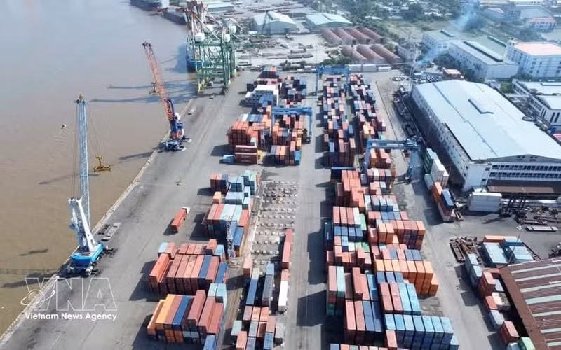 Actividades de carga de mercancías en el puerto de Saigón. (Foto: VNA)