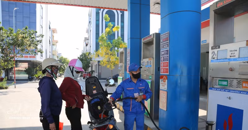Los consumidores esperan que el uso de gasolina E10 contribuya a la protección del medio ambiente. (Foto: VNA)