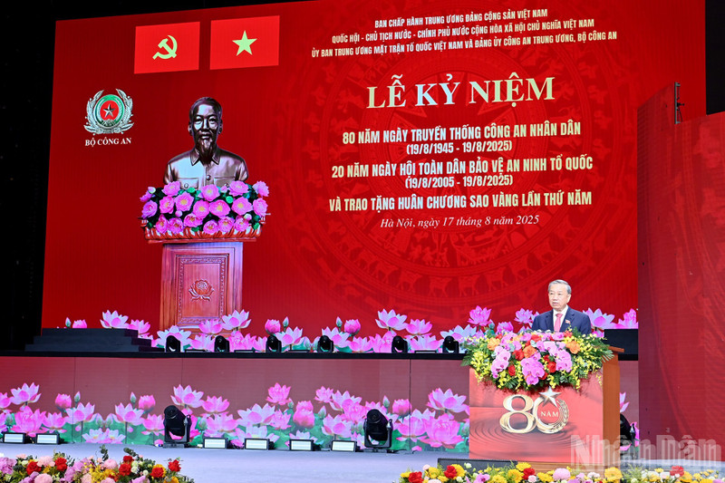 El secretario general del Partido Comunista de Vietnam, To Lam, pronuncia un discurso en el acto. (Foto: Nhan Dan)