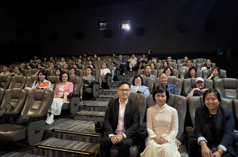 El público en la proyección de la película vietnamita “Dao, Pho and Piano” (Flor de Durazno, Pho y Piano) en el tercer Festival de Cine de la Asean en Hong Kong (China). (Foto: VNA)