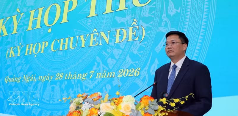 El vicesecretario del Comité del Partido Comunista de Vietnam en Quang Ngai, Nguyen Duc Tam, es elegido presidente del Comité Popular provincial. (Foto: VNA)