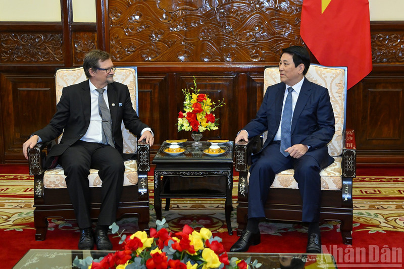 El presidente de Vietnam, Luong Cuong, recibe al embajador de Finlandia en el país, Pekka Voutilainen. (Foto: Nhan Dan)