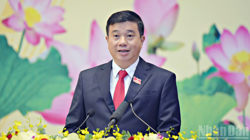 Y Thanh Ha Nie Kdam, secretario del Comité del PCV en la provincia de Lam Dong, habla en el evento. (Foto: Nhan Dan)