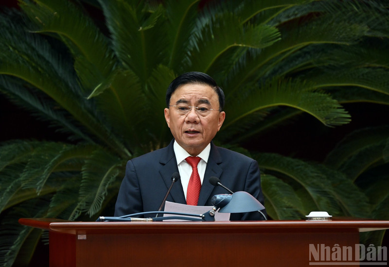 El integrante del Buró Político y miembro permanente del Secretariado del Comité Central del Partido Comunista de Vietnam, Tran Cam Tu, interviene en la conferencia. (Foto: Nhan Dan)