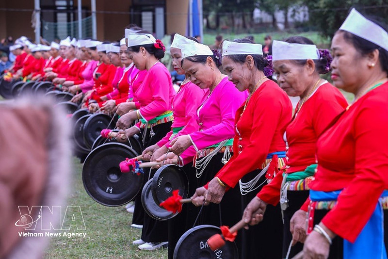 Espectáculo con los gong en Phu Tho. (Foto: VNA)