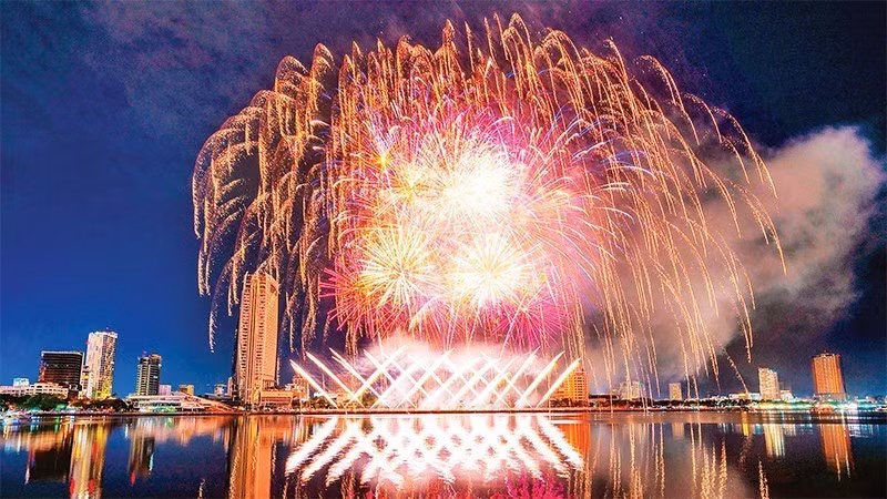 El Festival Internacional de Fuegos Artificiales de Da Nang (DIFF) 2026 se celebrará bajo el lema “Da Nang: Horizontes unidos”. (Foto: Nhan Dan)