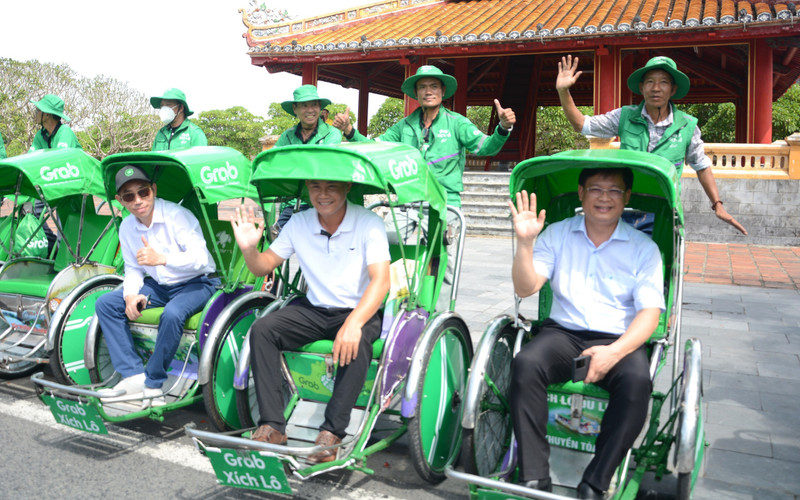 La ciudad de Hue se ha convertido en el primer territorio vietnamita en poner en marcha el servicio “Grab Xich lo”. (Foto: VNA)