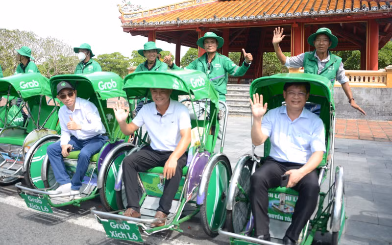 La ciudad de Hue se ha convertido en el primer territorio vietnamita en poner en marcha el servicio “Grab Xich lo”. (Foto: VNA)