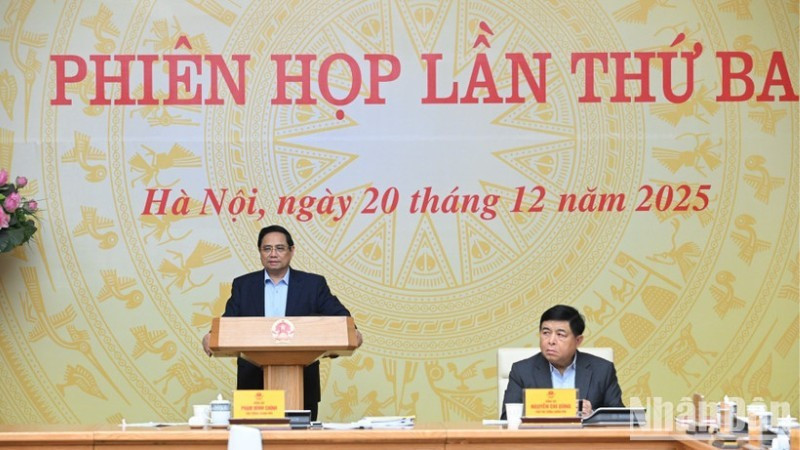 El primer ministro de Vietnam, Pham Minh Chinh, habla en la sesión. (Foto: Nhan Dan)