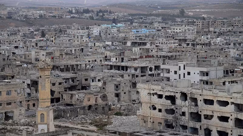 Edificios destruidos por la guerra en una zona de Siria. (Foto: Xinhua/VNA)