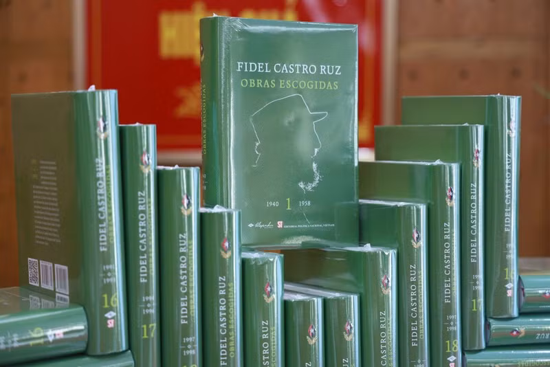 Presentan en Vietnam la colección “Fidel Castro Ruz - Obras escogidas”. (Foto: Nhan Dan)