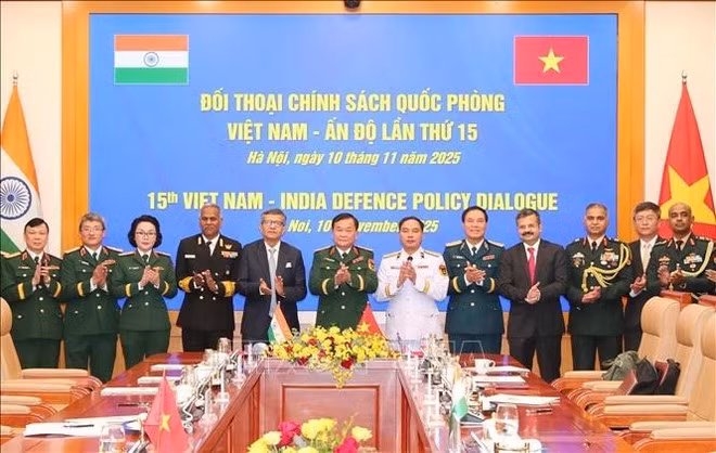 Los delegados posan para fotos. (Foto: VNA)