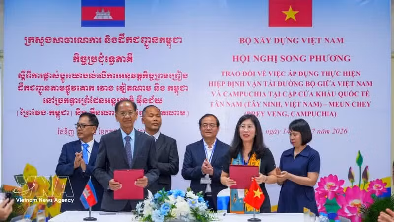 Vietnam y Camboya amplían su acuerdo de transporte por carretera. (Foto: VNA)