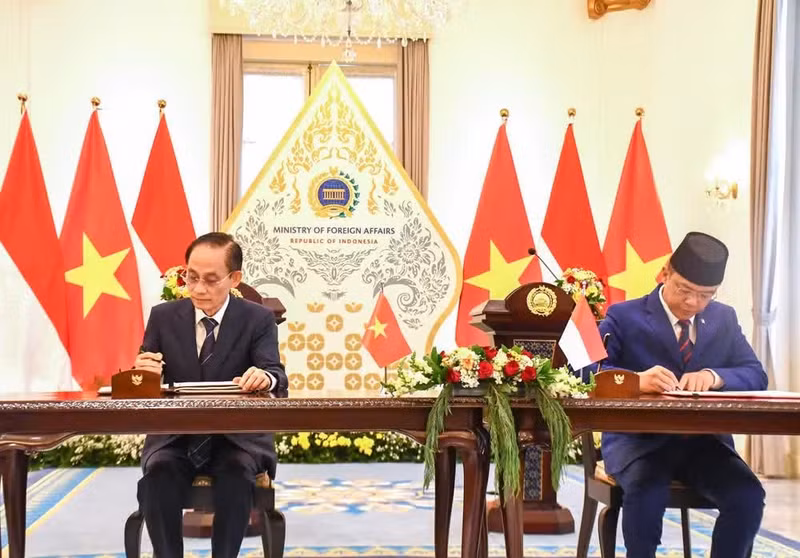 En el acto de firma del Programa de Acción para la implementación de la Asociación Estratégica Integral entre Vietnam e Indonesia para el período 2026-2030. (Foto: Nhan Dan)