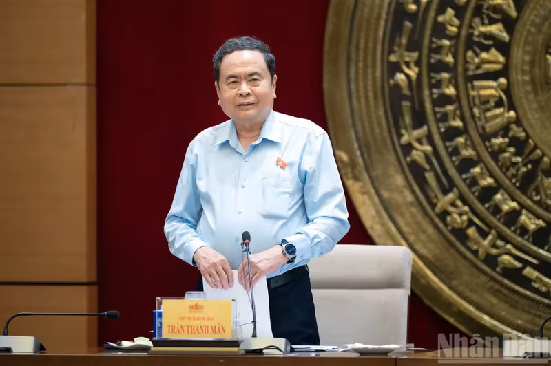 El presidente de la Asamblea Nacional de Vietnam, Tran Thanh Man, interviene en la reunión. (Foto: Nhan Dan)
