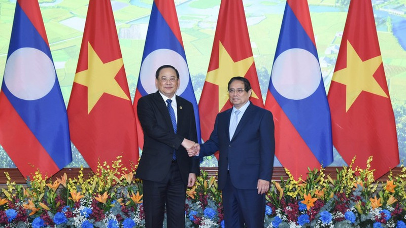 El primer ministro de Vietnam, Pham Minh Chinh, y su par laosiano, Sonexay Siphandone. (Foto: Tran Hai)