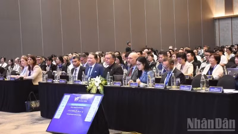 Delegados a la ceremonia inaugural del foro. (Foto: Nhan Dan)