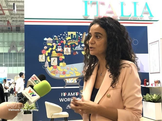 Ilaria Piccinni, directora de la Oficina Representativa del Comercio de Italia en Vietnam, en la entrevista. (Foto: VNA)