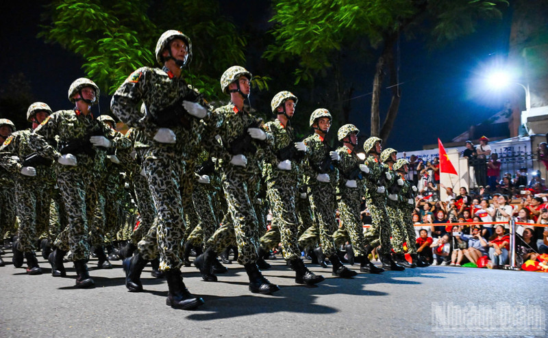 El bloque de oficiales de fuerzas especiales en el ensayo del 21 de agosto. (Foto: Nhan Dan)