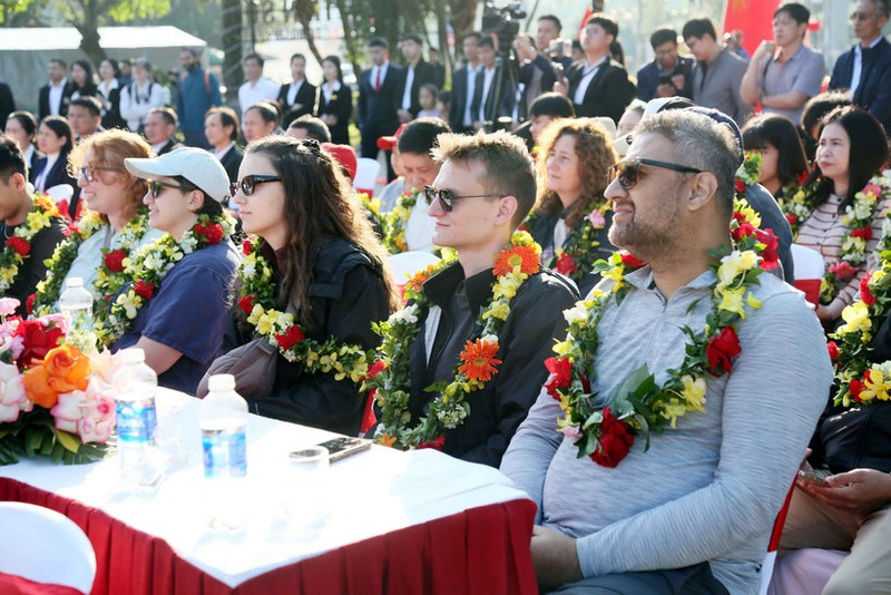 Visitantes internacionales en Phong Nha-Ke Bang, un Patrimonio Natural Mundial. (Foto: VNA)