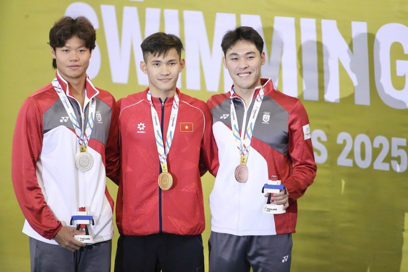 El nadador Pham Thanh Bao gana la medalla de oro en los 200 metros pecho masculinos. (Foto: VNA)