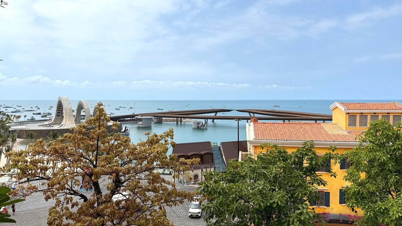 Un rincón del pueblo del atardecer en la isla de Phu Quoc. (Foto: VNA)