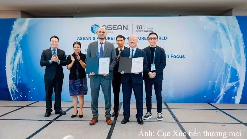 En la firma. (Foto: Agencia de Promoción Comercial de Vietnam)