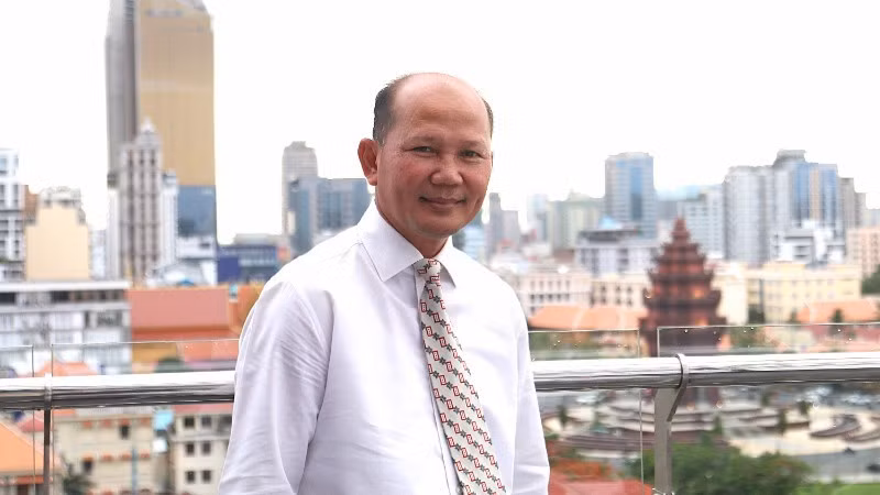 El investigador Uch Leang, director interino del Departamento de Estudios Asiáticos, Africanos y de Oriente Medio del Instituto de Relaciones Internacionales, dependiente de la Real Academia de Camboya. (Foto: Nhan Dan)