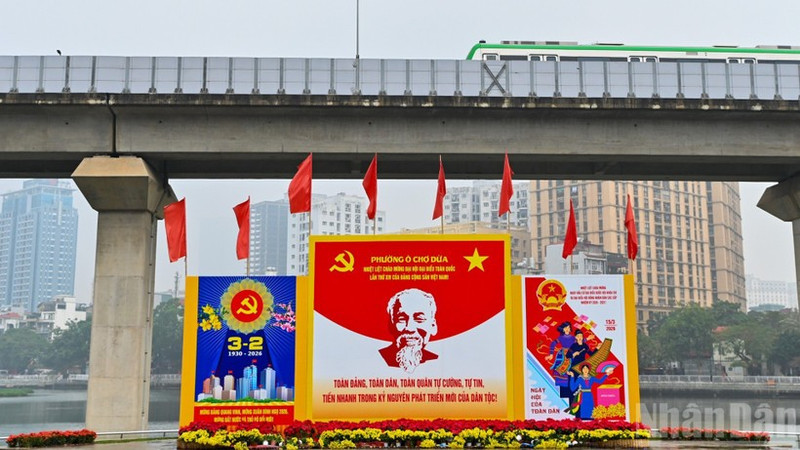 Conjuntos de carteles sobre la jornada de elecciones generales engalanan plazas, glorietas y espacios públicos de concentración masiva.