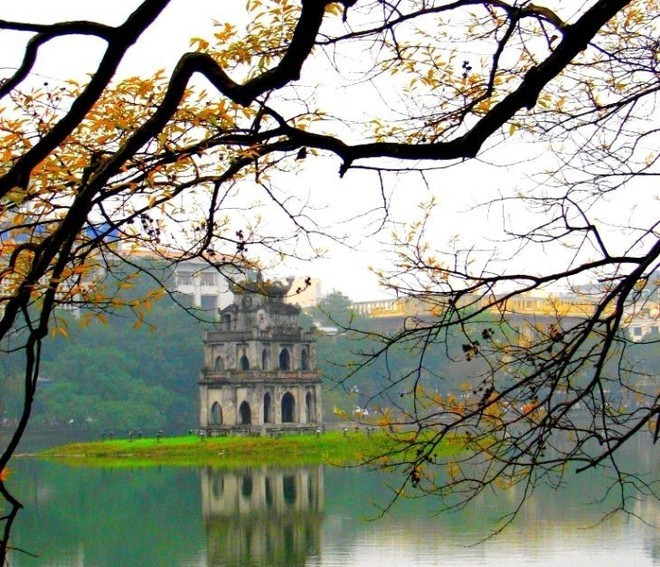 El lago Hoan Kiem, en Hanói, en otoño. (Foto: anninhthudo.vn)