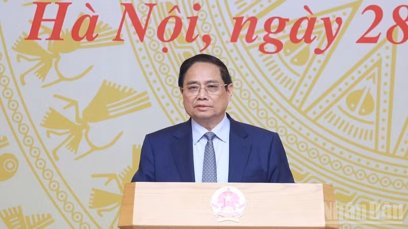 El primer ministro Pham Minh Chinh habla en la reunión. (Fotografía: Nhan Dan)