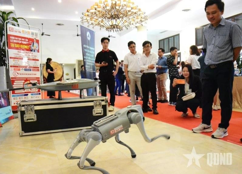 En un evento sobre inteligencia artificial en Da Nang. (Fotografía: qdnd.vn)