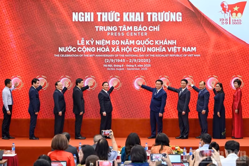 En el acto de inauguración. (Foto: Nhan Dan)