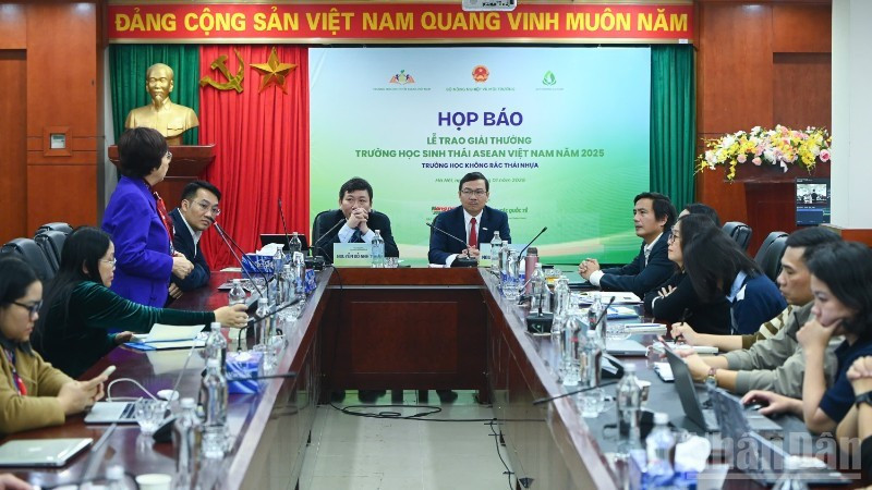 En la conferencia de prensa. (Foto: Nhan Dan)